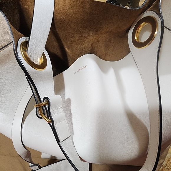 Burberry large grommet crossbody sling bag - Picture 5 of 8